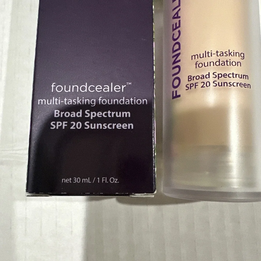 New Tarte Foundcealer Multi-Tasking Foundation SPF 20 8B Porcelain Beige 1oz